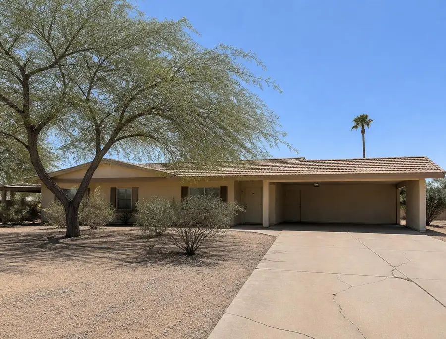 A dated Phoenix-area home before renovation